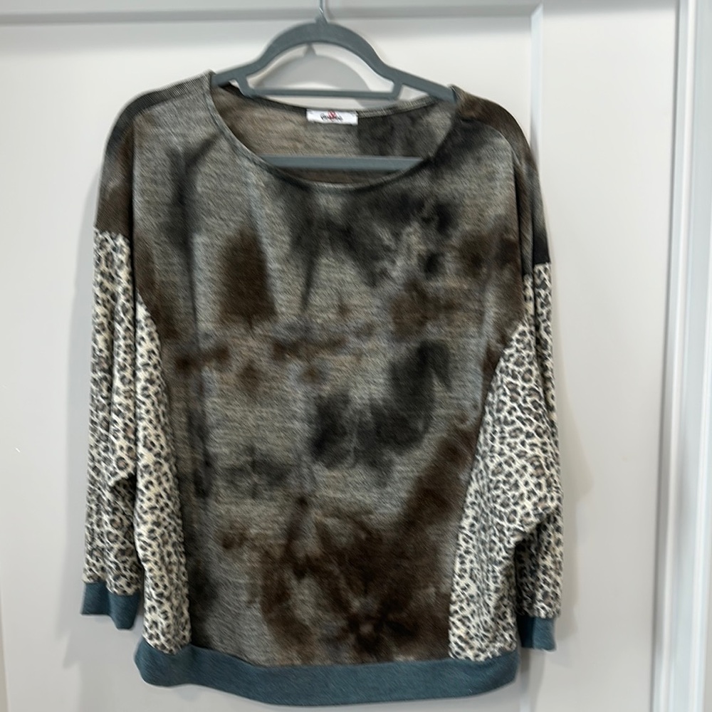 Chic Leopard Print Women's Sweater